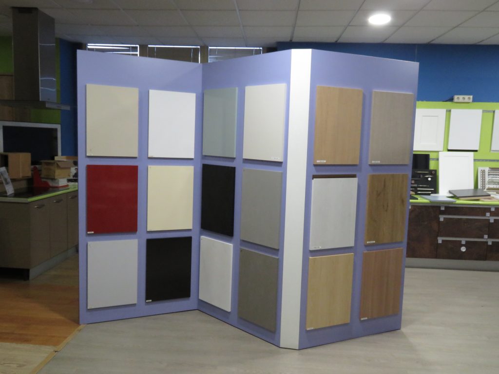 https://chatgpt.com/#:~:text=Puerta%20de%20cocina%20con%20dise%C3%B1o%20de%20paneles%20y%20acabado%20suave%2C%20ideal%20para%20cocinas%20cl%C3%A1sicas.